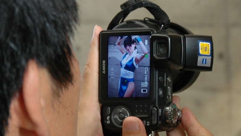 Illustration for article titled It's Like Inception, But with Cosplay Photos